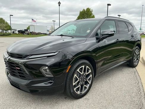 Used 2025 Chevrolet Blazer RS w/ Enhanced Convenience Package AWD/4WD image 3