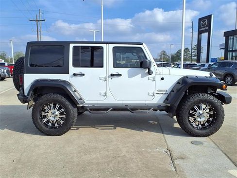 Used 2012 Jeep Wrangler Unlimited Sport image 5