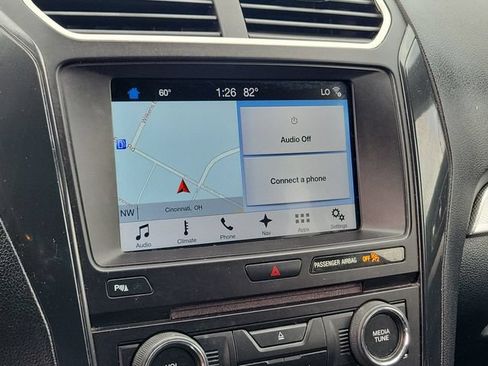 Used 2017 Ford Explorer XLT w/ Equipment Group 202A AWD/4WD image 17