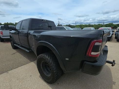 Used 2022 RAM 3500 Laramie w/ Night Edition AWD/4WD image 9