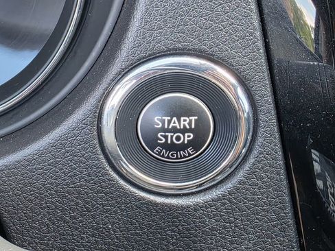 Used 2019 Nissan Rogue Sport SL FWD image 21