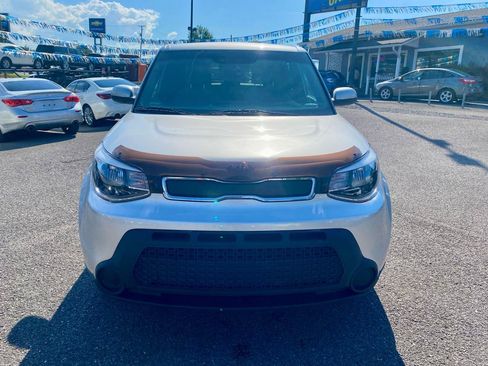 Used 2015 Kia Soul FWD image 2