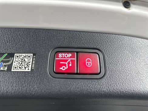 Used 2023 Mercedes-Benz GLC 300 4MATIC image 27