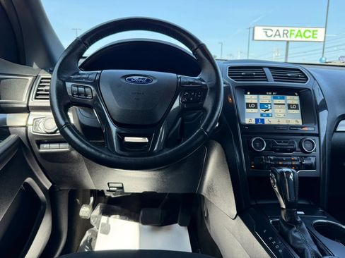 Used 2018 Ford Explorer XLT w/ Equipment Group 201A AWD/4WD image 29