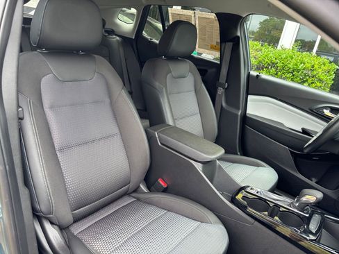 Used 2025 Chevrolet Trax LT w/ LT Convenience Package FWD image 35