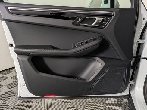 New 2026 Porsche Macan image 27