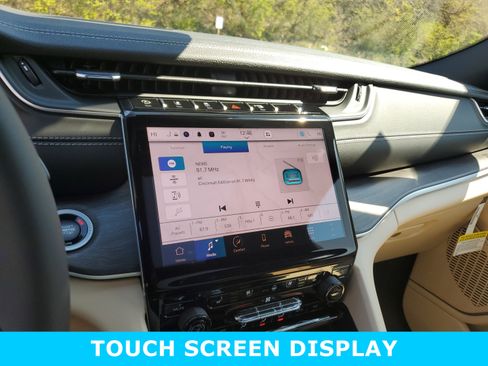 New 2025 Jeep Grand Cherokee Limited w/ Luxury Tech Group II image 14