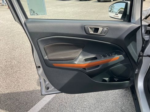 Used 2021 Ford EcoSport SE w/ SE Convenience Package image 11