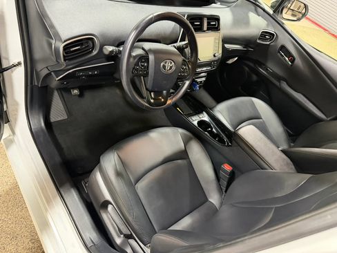 Used 2022 Toyota Prius XLE AWD/4WD image 34