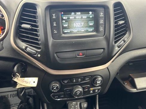 Used 2017 Jeep Cherokee Latitude w/ Comfort & Sound Group image 20