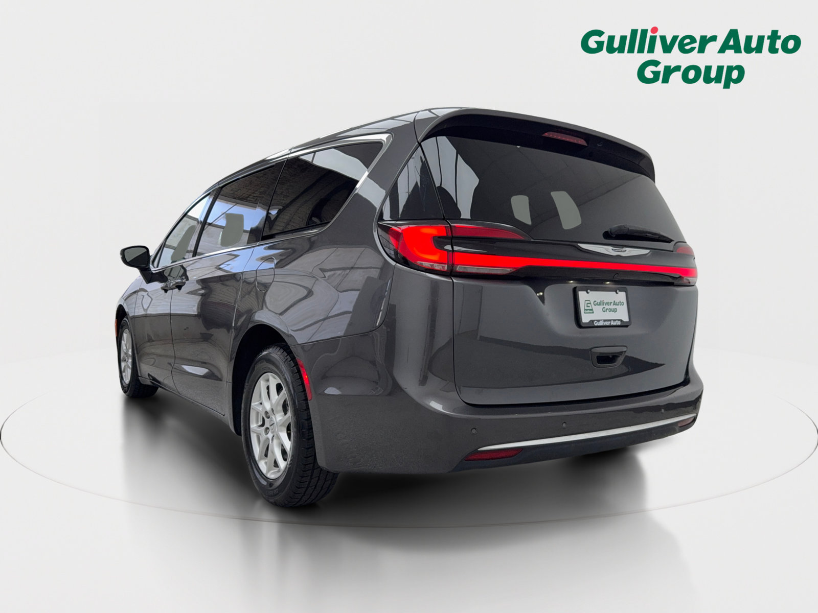 Used 2023 Chrysler Pacifica Touring-L FWD image 5