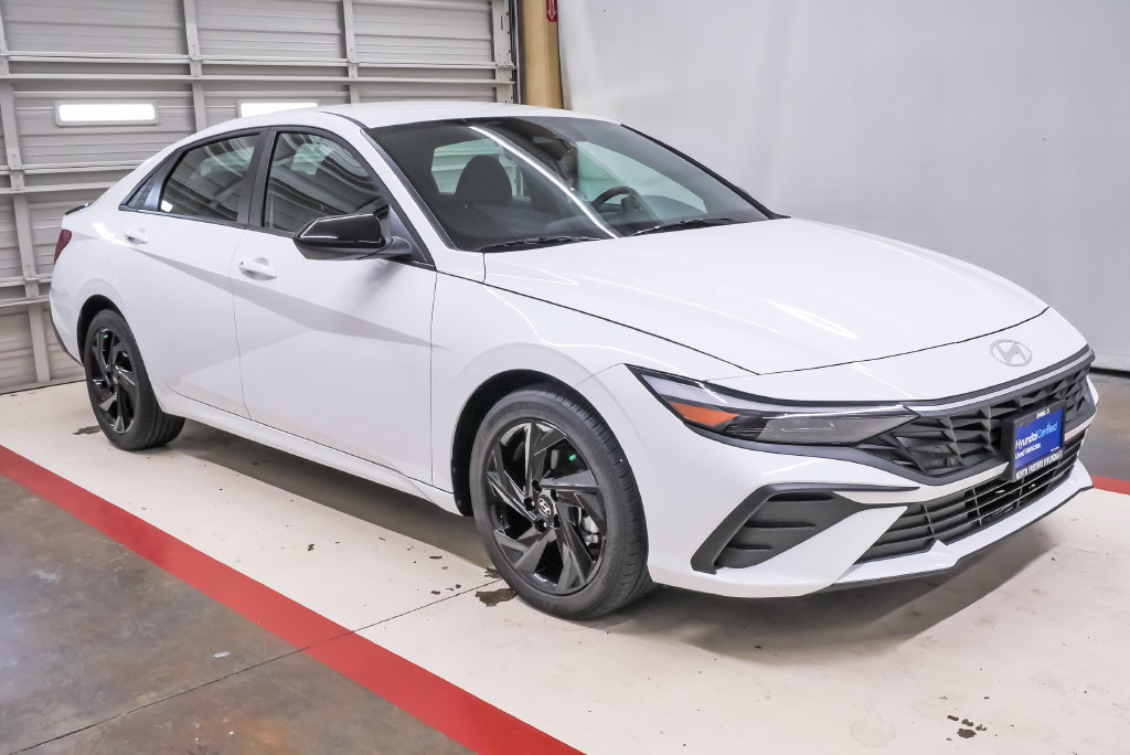 Certified 2026 Hyundai Elantra Sport FWD image 5