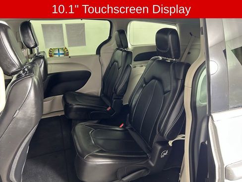 Used 2024 Chrysler Pacifica Touring-L FWD image 14