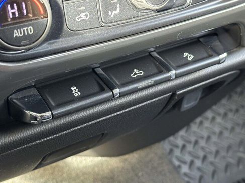 Used 2018 Chevrolet Silverado 1500 LT w/ All Star Edition image 28