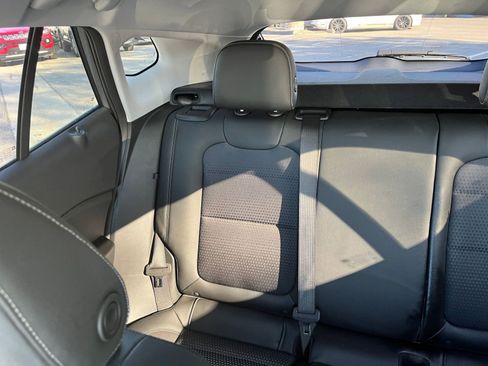 Used 2025 Chevrolet Trax LT w/ LT Convenience Package image 39