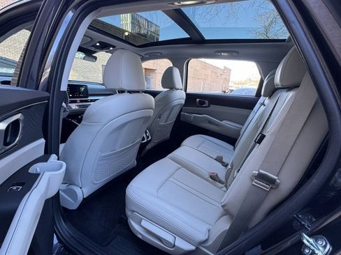 Used 2025 Kia Sorento S w/ Panoramic Sunroof Package image 23