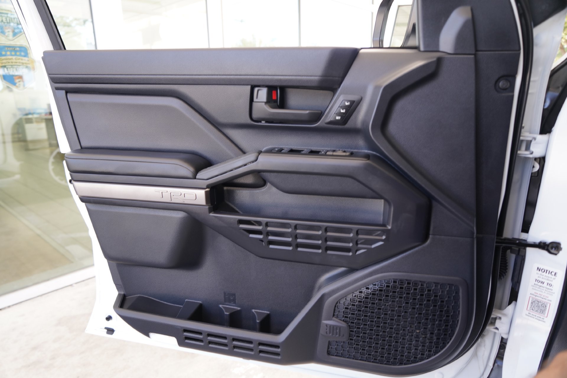 Used 2025 Toyota 4Runner TRD Off-Road Premium AWD/4WD image 23