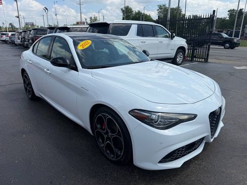 Used 2022 Alfa Romeo Giulia Veloce AWD/4WD image 3