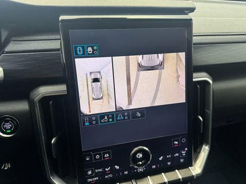 Certified 2025 GMC Acadia Elevation FWD image 18