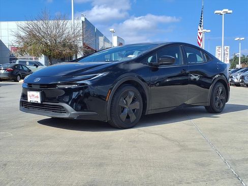 Used 2024 Toyota Prius LE image 1