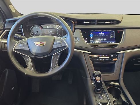 Used 2025 Cadillac XT5 Premium Luxury image 9