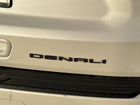 Used 2023 GMC Yukon XL Denali image 6