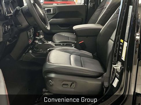 Certified 2025 Jeep Gladiator Rubicon w/ Dual Top Group image 13
