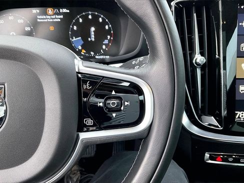 Used 2020 Volvo V60 T5 Cross Country image 11