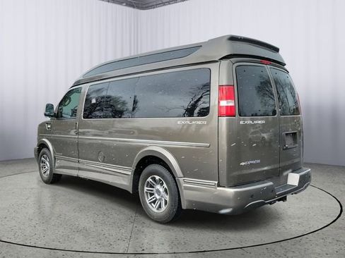 Used 2020 Chevrolet Express 2500 w/ Enhanced Convenience Package RWD image 4