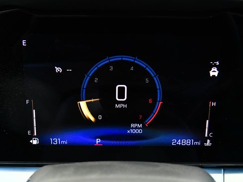 Used 2025 Chevrolet Trax LT FWD image 29