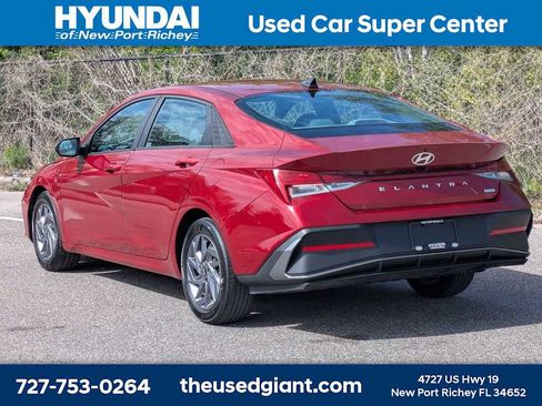 Used 2024 Hyundai Elantra Blue FWD image 3