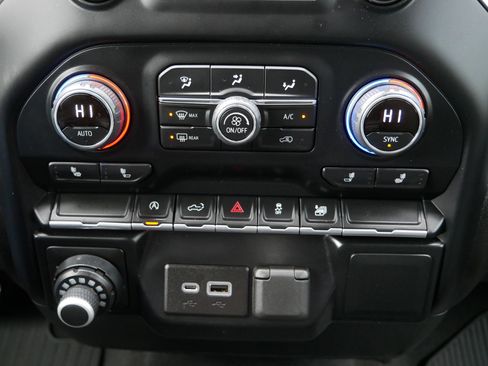 Used 2022 Chevrolet Silverado 1500 LT AWD/4WD image 14