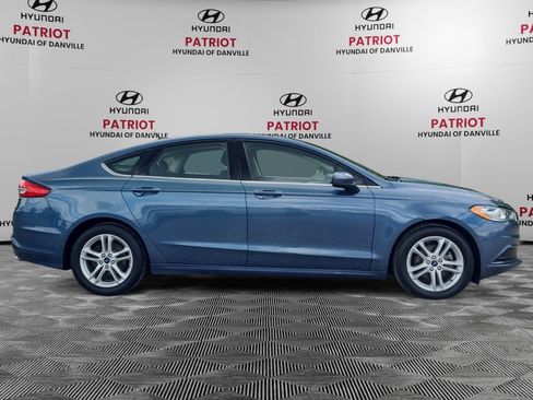 Used 2018 Ford Fusion SE FWD image 2