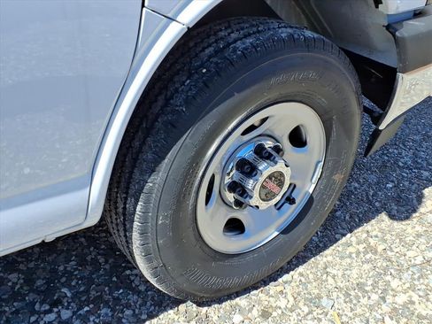 New 2026 GMC Savana 2500 w/ Driver Convenience Package image 7