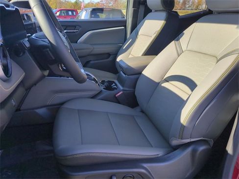 Used 2026 Chevrolet Colorado ZR2 w/ Technology Package image 11