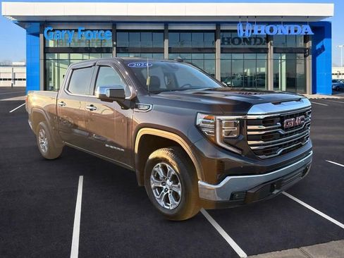 Used 2024 GMC Sierra 1500 SLT image 1