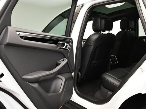 Certified 2026 Porsche Macan AWD/4WD image 44