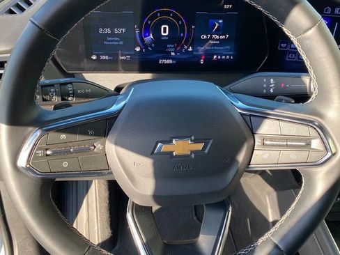 Used 2025 Chevrolet Traverse LT image 31