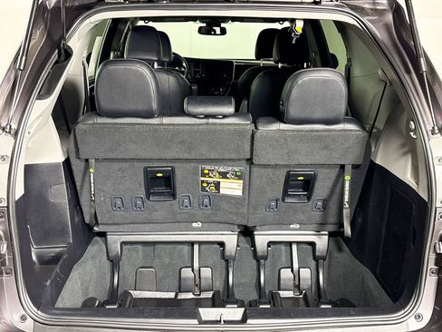 Used 2020 Toyota Sienna SE w/ SE Preferred Package AWD/4WD image 21