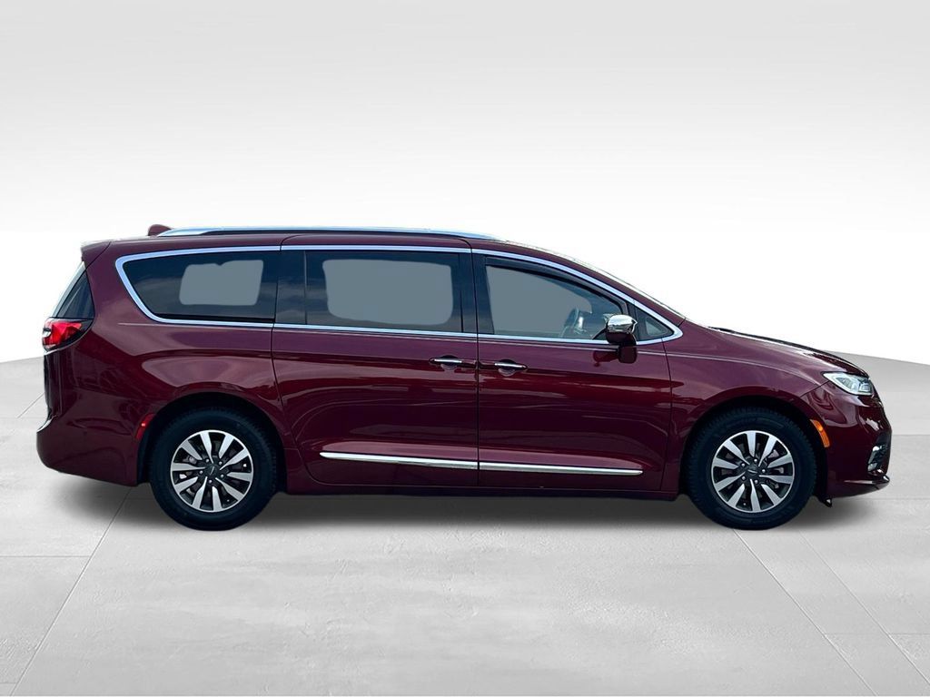 Used 2021 Chrysler Pacifica Limited w/ Uconnect Theater Family Group FWD image 4