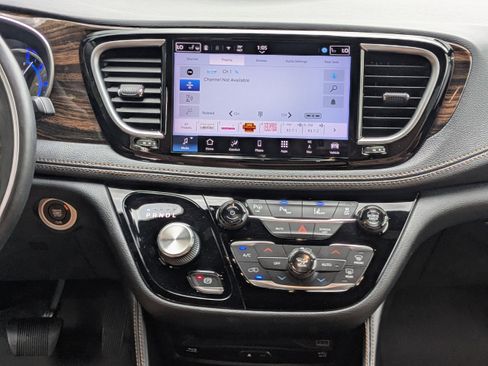 Used 2021 Chrysler Pacifica Pinnacle image 17