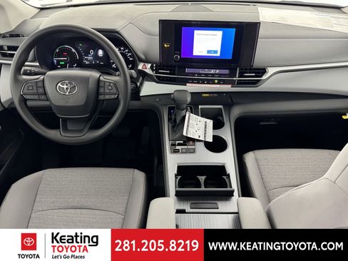 New 2026 Toyota Sienna LE image 10