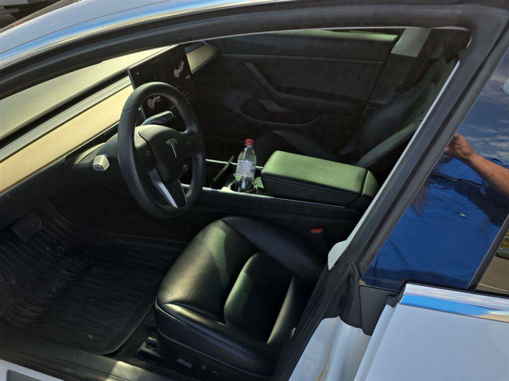 Used 2020 Tesla Model 3 Standard Range RWD image 8