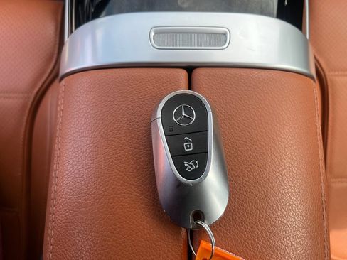 Used 2025 Mercedes-Benz C 300 4MATIC Sedan image 28