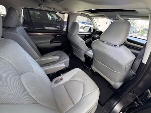 Used 2020 Toyota Highlander Limited image 58