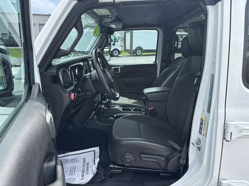Used 2023 Jeep Wrangler Unlimited Sport AWD/4WD image 9