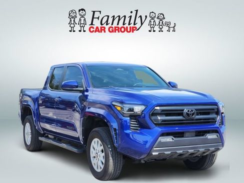 Certified 2025 Toyota Tacoma SR5 AWD/4WD image 2