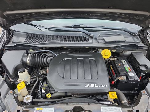 Used 2015 Dodge Grand Caravan American Value Package FWD image 28