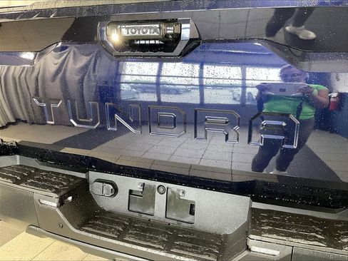 Used 2025 Toyota Tundra Limited AWD/4WD image 29