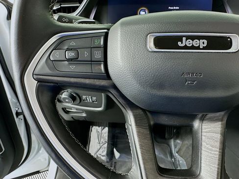 Used 2022 Jeep Grand Cherokee L Limited image 44